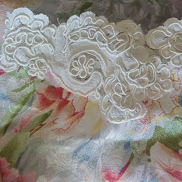 Floral robe - Picture 3 of 4